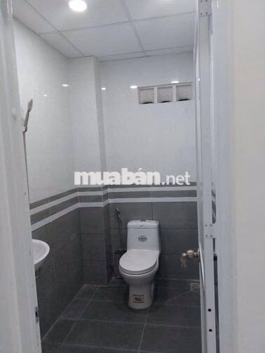 Nhà 5❌14 cấp 4 mới đẹp 2pn 1wc hẻm 3 gác gần nhà thờ lạc quang
