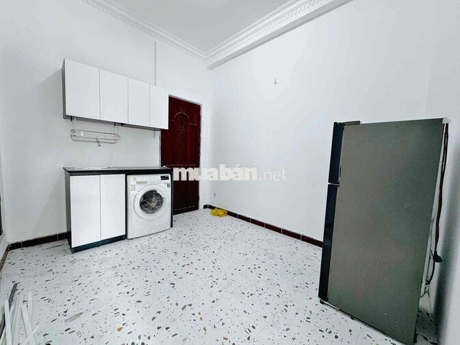 TRỐNG 2 CĂN DẠNG 2 PHÒNG NGỦ TRONG TOÀ, BAN CÔNG CỬA SỔ THOÁNG MÁT