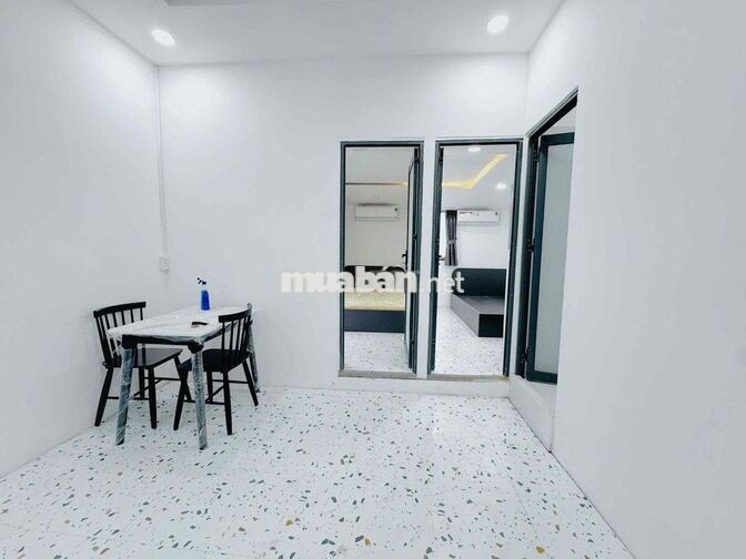 TRỐNG 2 CĂN DẠNG 2 PHÒNG NGỦ TRONG TOÀ, BAN CÔNG CỬA SỔ THOÁNG MÁT