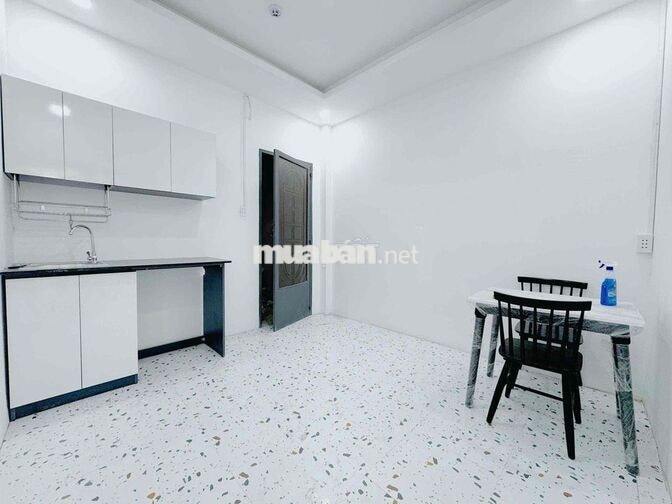 TRỐNG 2 CĂN DẠNG 2 PHÒNG NGỦ TRONG TOÀ, BAN CÔNG CỬA SỔ THOÁNG MÁT