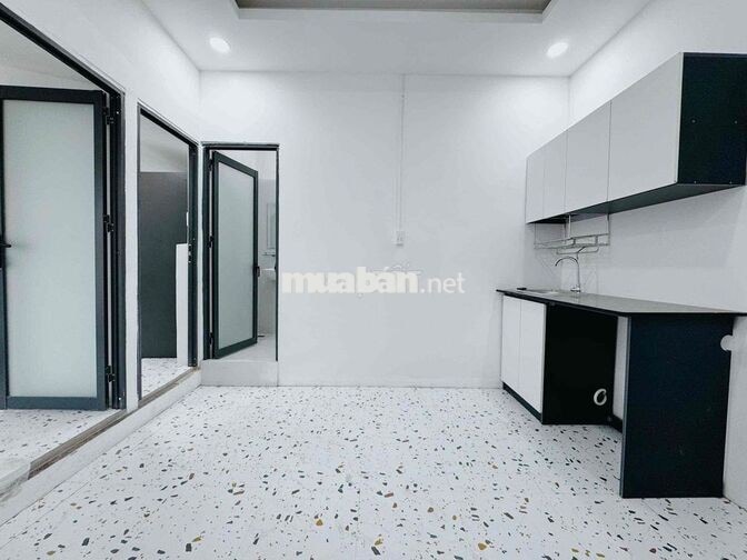 TRỐNG 2 CĂN DẠNG 2 PHÒNG NGỦ TRONG TOÀ, BAN CÔNG CỬA SỔ THOÁNG MÁT