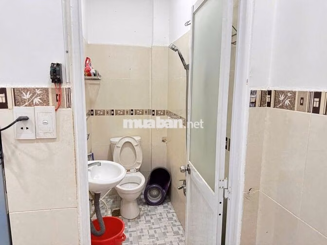 Cho thuê nhà nguyên căn - Hẻm 376 Nguyễn Đình Chiểu Q3