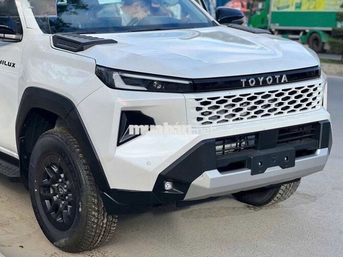 Toyota Hilux Pro 2.8L 4x2 AT 2026 Trắng