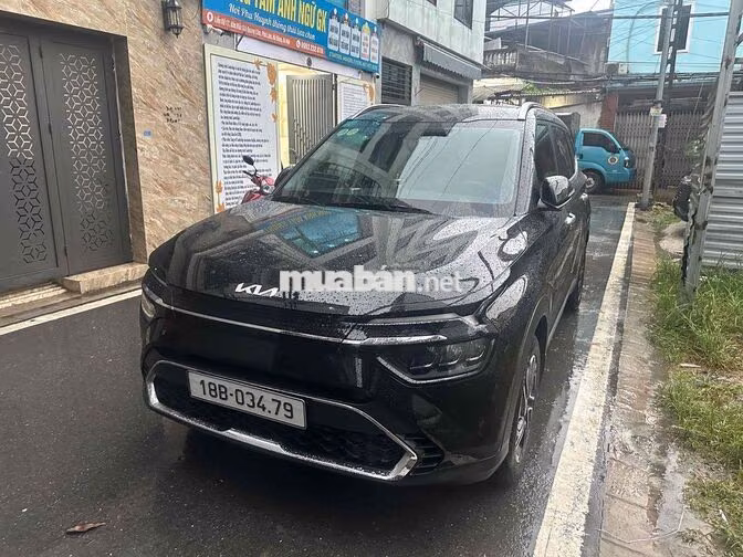 Kia Carens 2025 Luxury Đen 7 chỗ 7000km