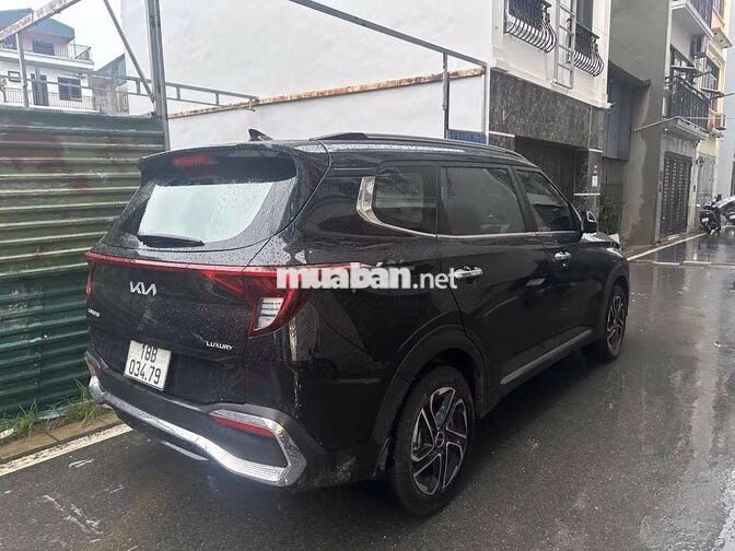 Kia Carens 2025 Luxury Đen 7 chỗ 7000km