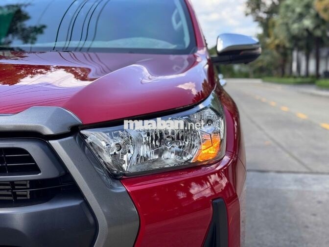 Toyota Hilux 2021 2.4 4x2 MT Đỏ