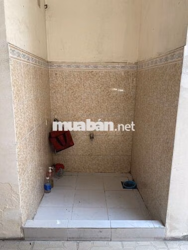 Phòng trọ 10m2 mặt tiền đường Cao Văn Lầu, Quận 6 cũ
