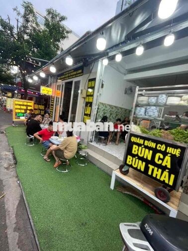 tuyển phục vụ ca tối