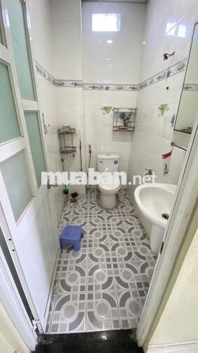 Cho thuê tầng trệt 55m², 1 P.Ngủ, nội thất cơ bản, hẻm yên tĩnh.