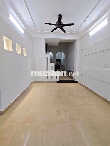 cho thuê nhà mặt tiền đối diện công viên kdc Bình Phú