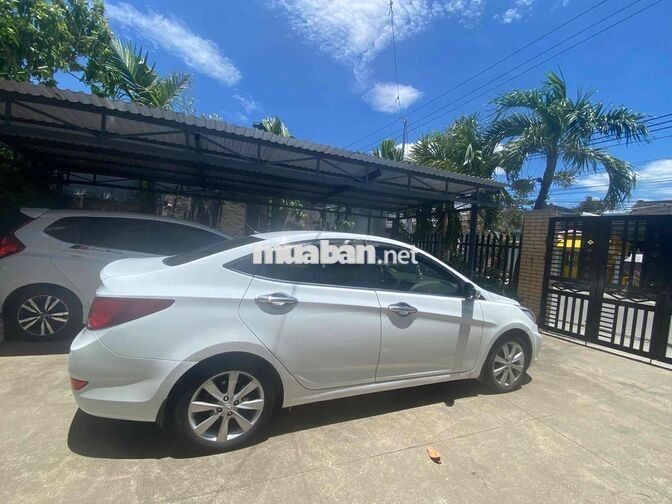 Hyundai Accent 2016 Trắng Số sàn