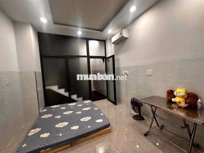 PHÒNG 20M² TẦNG TRỆT CÓ GIẾNG TRỜI – GẦN SÂN BAY T3 – 5,6 TRIỆU/THÁNG
