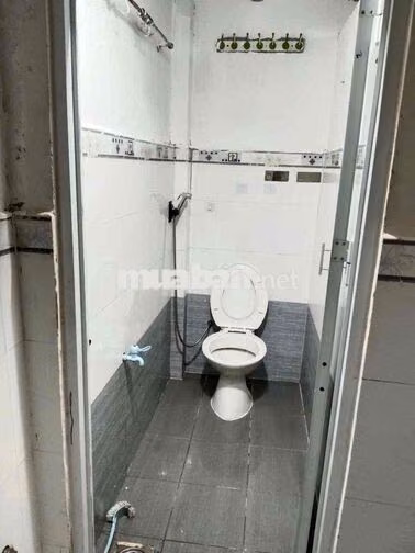 PHÒNG 20M² TẦNG TRỆT CÓ GIẾNG TRỜI – GẦN SÂN BAY T3 – 5,6 TRIỆU/THÁNG