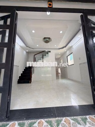 nhà 3 mới sạch sẽ 3 mặt tiền thoáng mát 