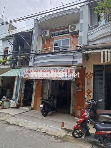 mặt tiền khu vực sầm uất đường 8m c tay nơ vào đc 
