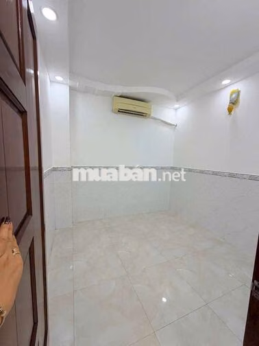 nhà 3 mới sạch sẽ 3 mặt tiền thoáng mát 