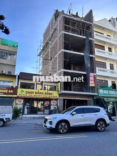 Cho thuê nhà 6 tầng ở trung tâm Hạ Long