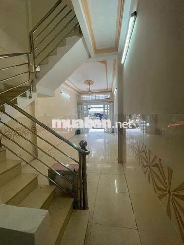 mặt tiền khu vực sầm uất đường 8m c tay nơ vào đc 