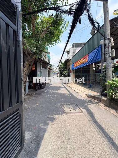 nhà 3 mới sạch sẽ 3 mặt tiền thoáng mát 