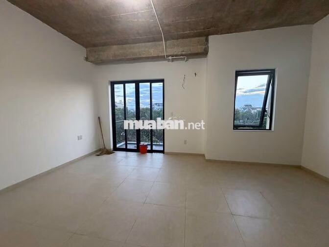  Cho thuê Nguyên căn 4 tầng ShopHouse Manor Crown - đã nâng nền 