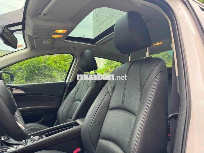Mazda Mazda 3 2017 Trắng Tự động 10000 km