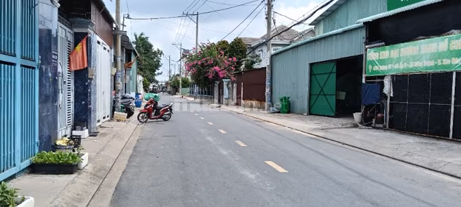 Cho Thuê Nhà Xưởng MT Đường Nhựa DT 11m x 45m 