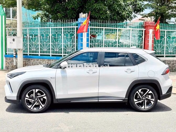 YARIS CROSS HEV 2025, NH HỖ TRỢ 70% LS ƯU ĐÃI T8