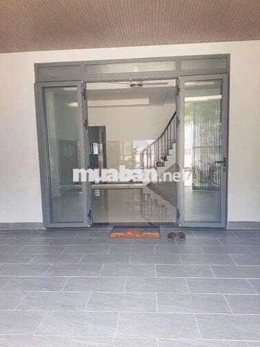 Nhà 2tầng 5❌20 đối diện trường học 3pn2wc tiện ở và kd buôn bán giá tl