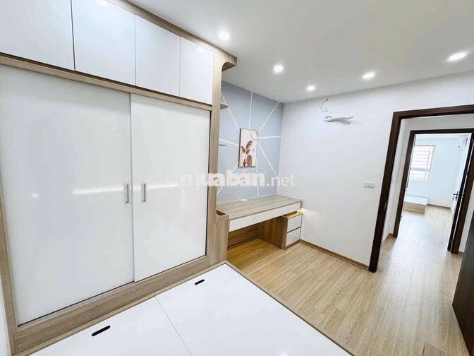 Bán gấp căn cc 2 ngủ view trọn hồ và công viên tại Linh Đàm