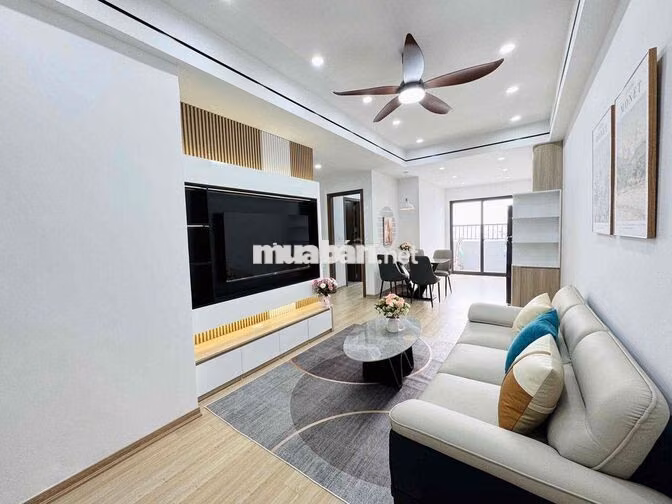 Bán gấp căn cc 2 ngủ view trọn hồ và công viên tại Linh Đàm