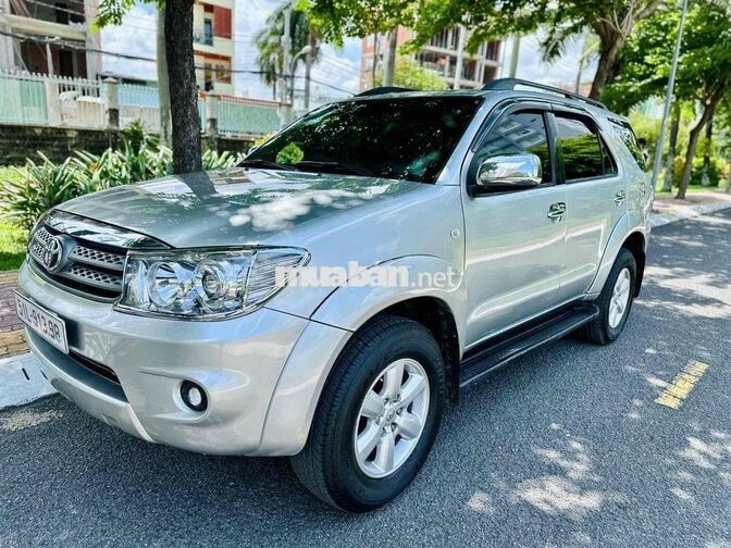 Toyota Fortuner 2010 Tự động Bạc 7 chỗ