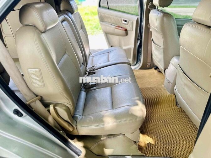 Toyota Fortuner 2010 Tự động Bạc 7 chỗ