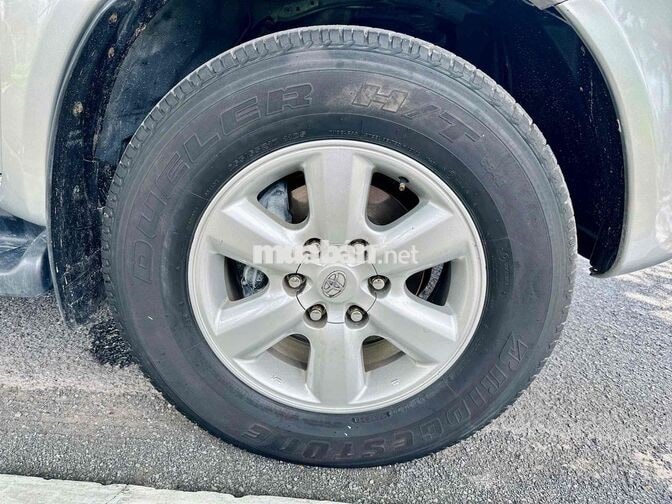 Toyota Fortuner 2010 Tự động Bạc 7 chỗ