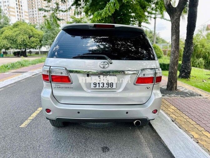 Toyota Fortuner 2010 Tự động Bạc 7 chỗ