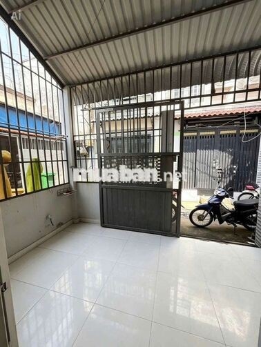 Nhà đức lững . Đường HT-17 củ giờ TTH .