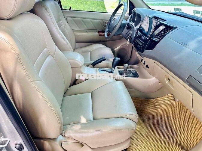 Toyota Fortuner 2010 Tự động Bạc 7 chỗ