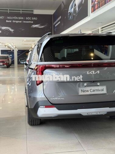 Kia Carnival 2.2D Luxury 8 chỗ 2025 Xám