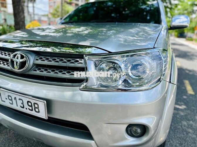 Toyota Fortuner 2010 Tự động Bạc 7 chỗ