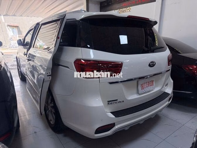 Kia Sedona 2020 bản full dầu Trắng 7 chỗ