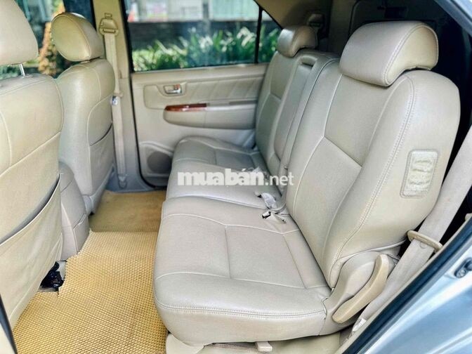 Toyota Fortuner 2010 Tự động Bạc 7 chỗ