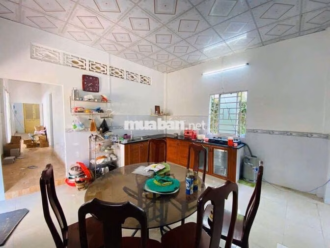 Cho thuê nhà sân vườn 1.300m2 thích hợp ở và kd cà phê sân vườn