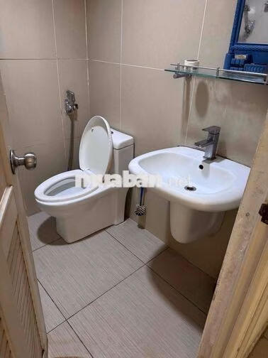 còn *** 1 phòng giá rẻ ở 1 người 1 phòng trong căn hộ chung cư Đứ