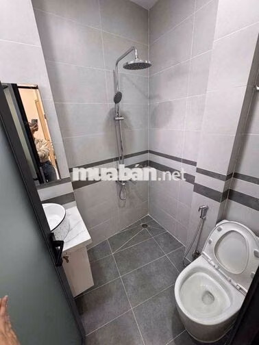 Thuê ngay căn 28m2 ban công full nội thất ngay Nguyễn Xí gần Văn Lang