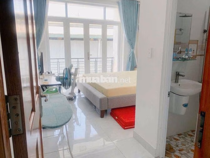cho thuê gấp nhà nguyên căn dương quảng hàm p5 gò vấp . Hẻm 5m ôtô