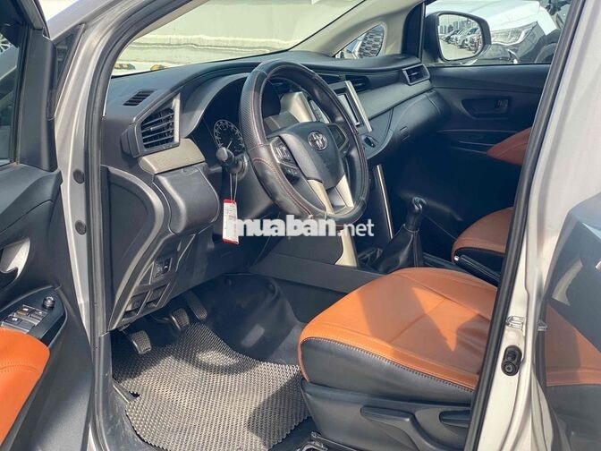 Toyota Innova 2.0E MT 2020 Số sàn Bạc
