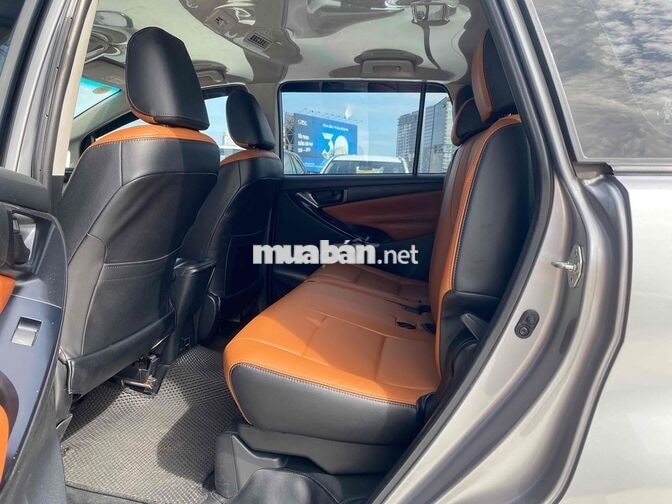 Toyota Innova 2.0E MT 2020 Số sàn Bạc