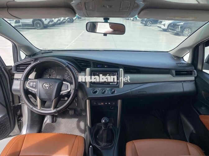 Toyota Innova 2.0E MT 2020 Số sàn Bạc