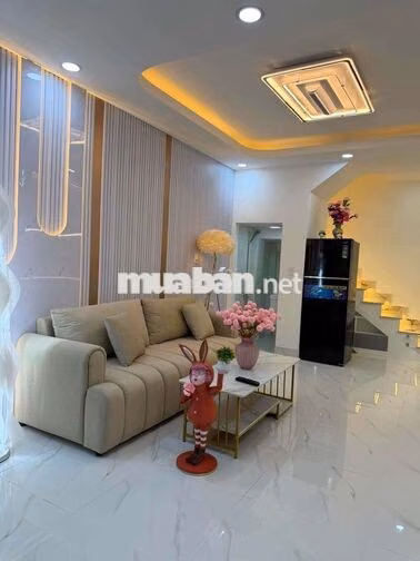 chính chủ bán nhà 3 lầu shr hẻm 1056 huỳnh Tấn Phát