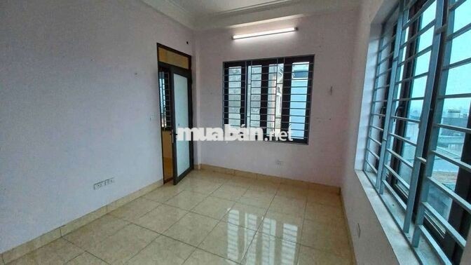 Cho thuê nhà đg ô tô tránh dt: 90m2- 6 p ngủ giá 9tr
