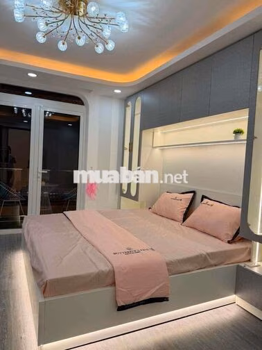 chính chủ bán nhà 3 lầu shr hẻm 1056 huỳnh Tấn Phát